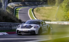 新款保时捷911GT3RS在纽伯格林赛道以10.6秒的优势击败GT3