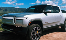 Rivian R1T评论智能电动卡车和多功能车辆