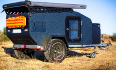 轻便舒适用途广泛的DROPY泪滴拖车配有紧凑型折叠式厨房