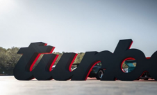 保时捷 Turbo 诞生 50 周年：斯图加特庆祝速度与创新的金禧纪念